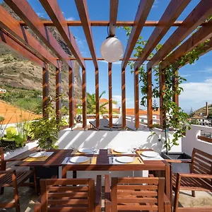  Albergue Madeira Surf Camp Portugal